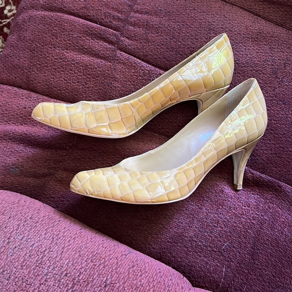 BCBGirls Pumps - Picture 7 of 9